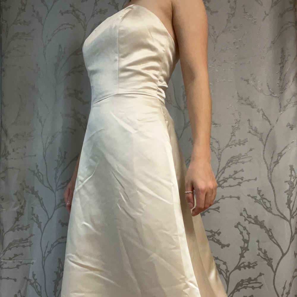 Stunning champagne gown!! Size 4 Bill Levkoff